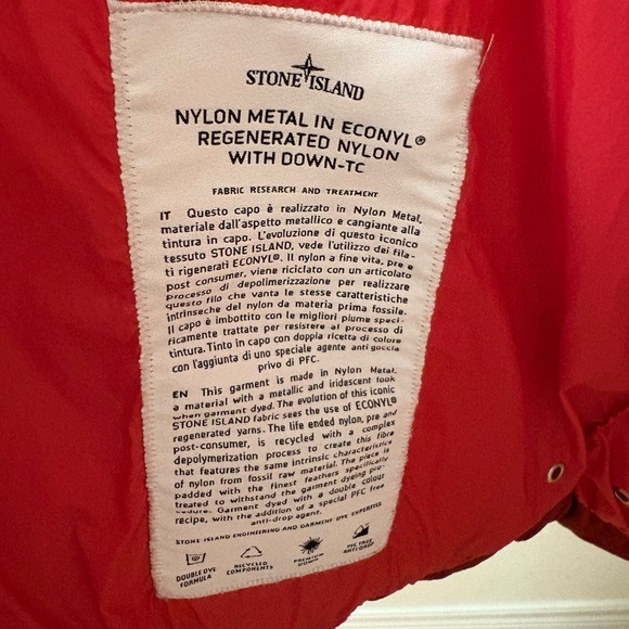 Stone Island Red and Black Patch Detail - Picture 5 of 6